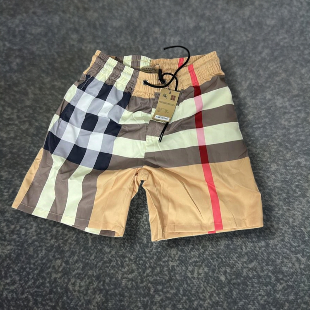 NWT/Size M Stylish Burberry Short